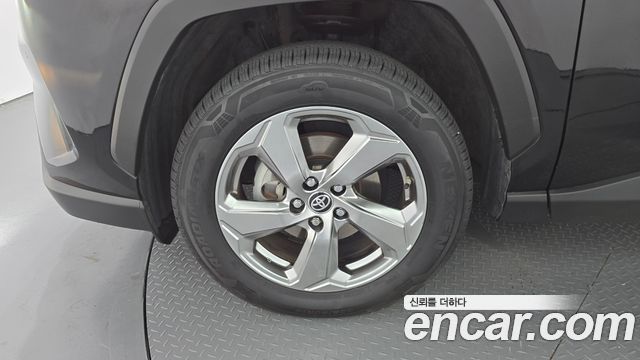 Toyota RAV4 2021 — photo 5