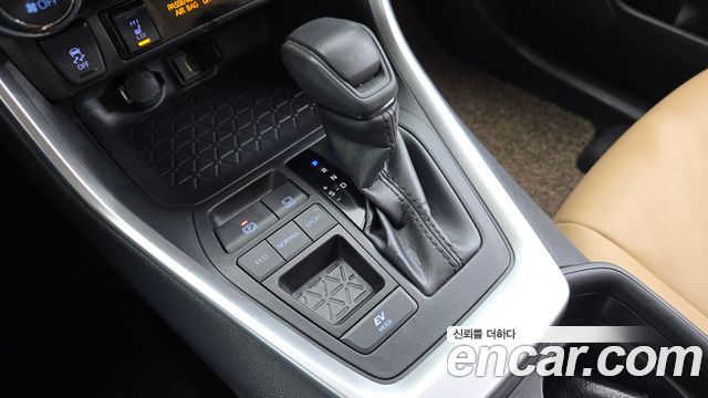 Toyota RAV4 2021 — photo 12
