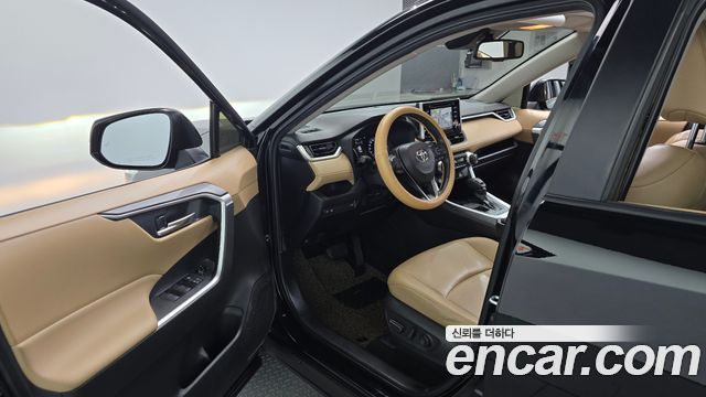 Toyota RAV4 2021 — photo 13
