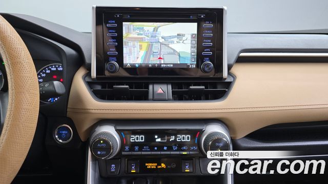 Toyota RAV4 2021 — photo 18
