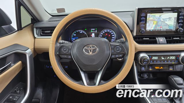 Toyota RAV4 2021 — photo 19