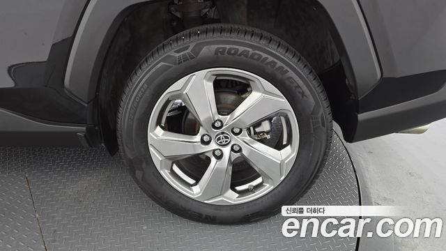 Toyota RAV4 2021 — photo 7