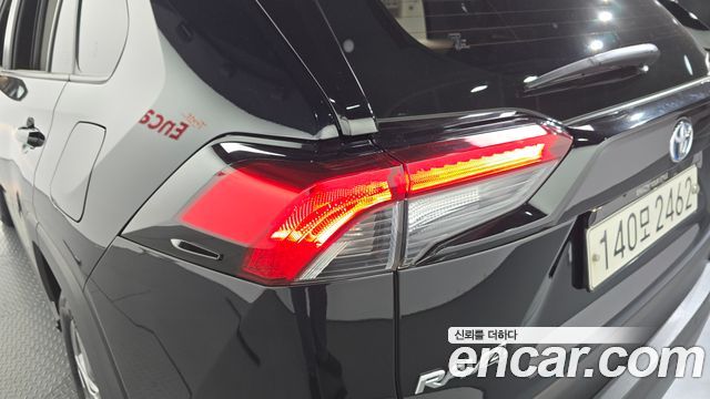 Toyota RAV4 2021 — photo 9