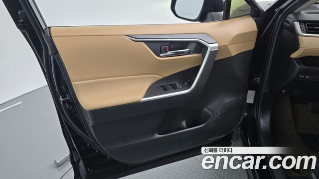 Toyota RAV4 2021 — photo 14
