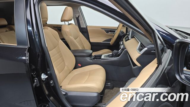 Toyota RAV4 2021 — photo 16