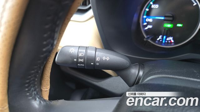 Toyota RAV4 2021 — photo 28