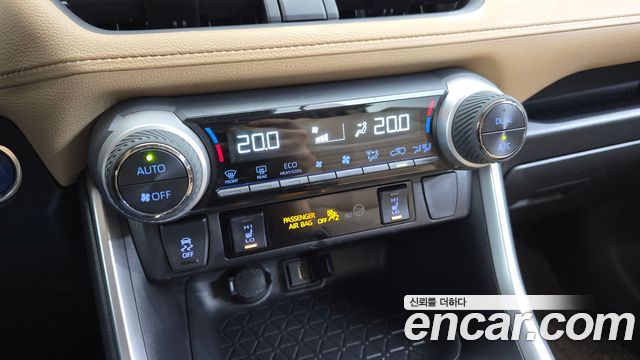 Toyota RAV4 2021 — photo 29