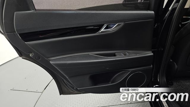 Genesis G80 2023 — photo 15