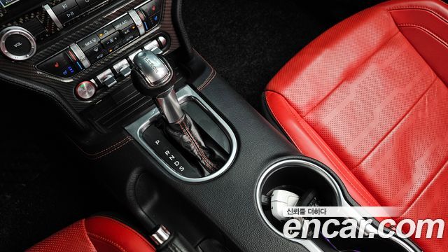Ford Mustang 2020 — photo 9