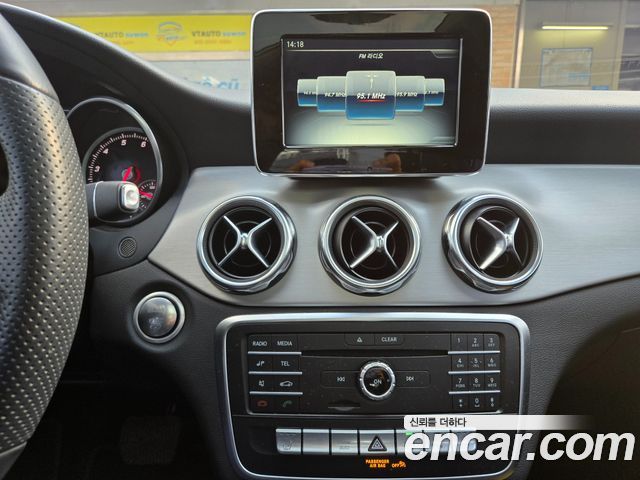 Mercedes-Benz GLA-Class 2019 — photo 11