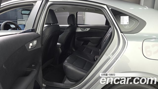 Kia K3 2023 — photo 17