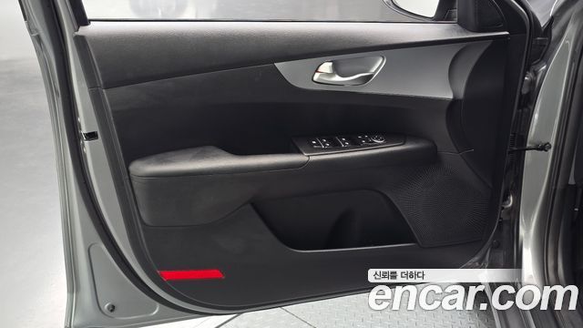 Kia K3 2023 — photo 14