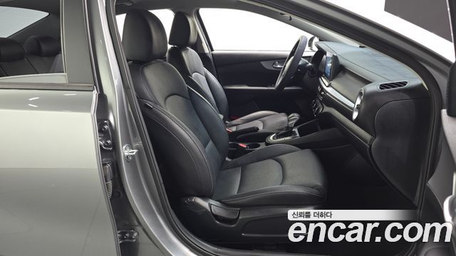 Kia K3 2023 — photo 16