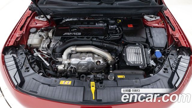 Mercedes-Benz GLB-Class 2025 — photo 6