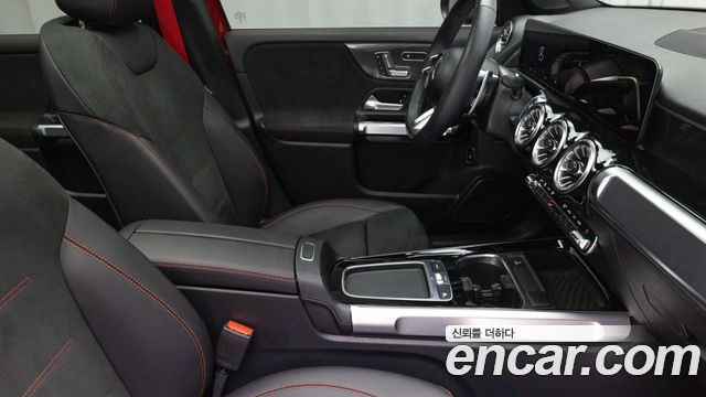 Mercedes-Benz GLB-Class 2025 — photo 9