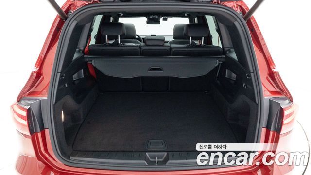 Mercedes-Benz GLB-Class 2025 — photo 11