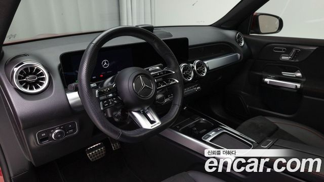 Mercedes-Benz GLB-Class 2025 — photo 13