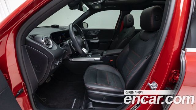 Mercedes-Benz GLB-Class 2025 — photo 14