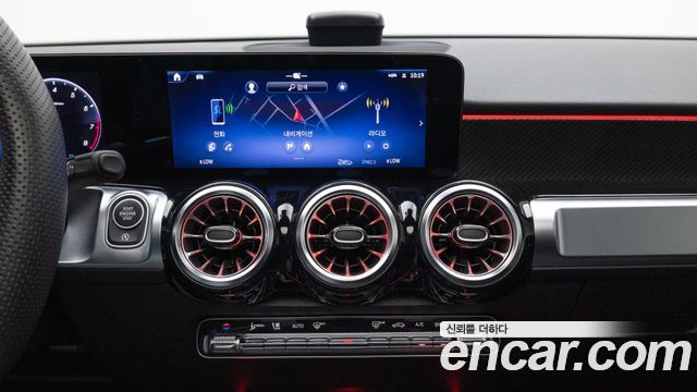 Mercedes-Benz GLB-Class 2025 — photo 16