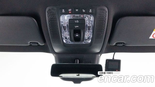Mercedes-Benz GLB-Class 2025 — photo 17