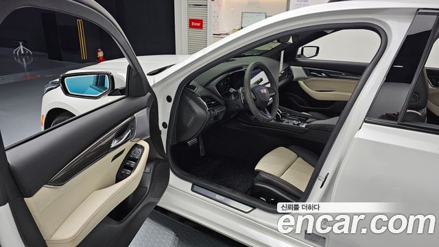 Cadillac CT5 2023 — photo 13