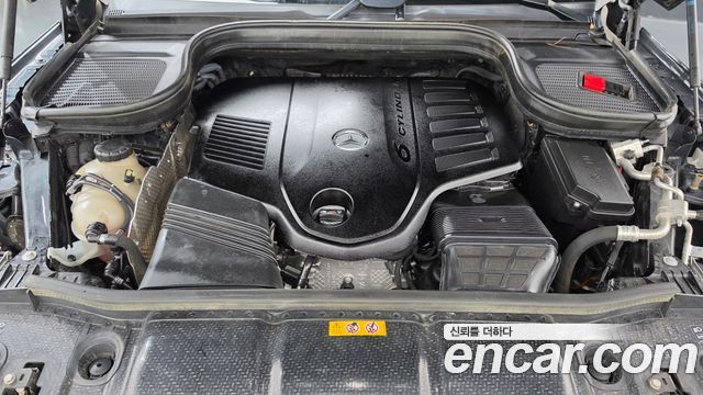 Mercedes-Benz GLE-Class 2023 — photo 6
