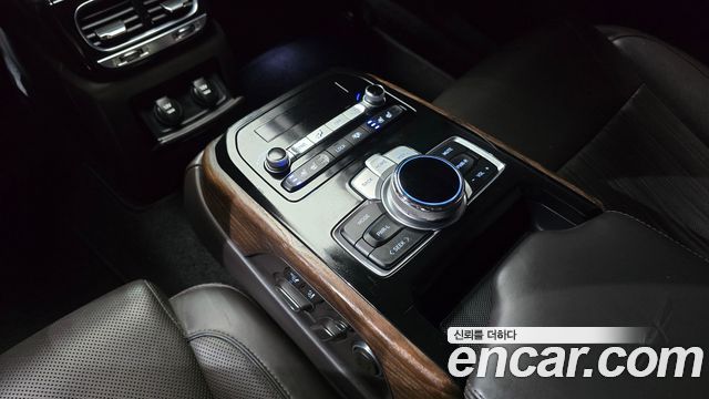 Genesis G90 2019 — photo 18