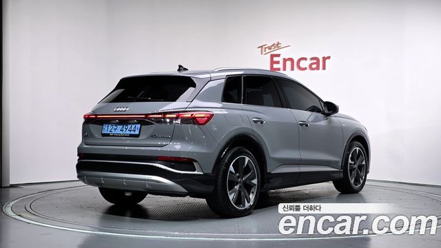 Audi Q4 e-tron 2023 — photo 2