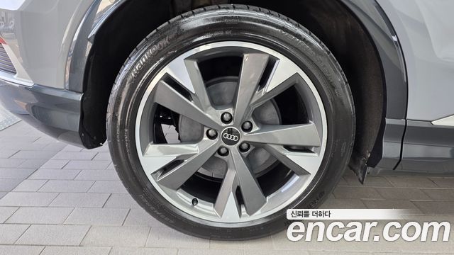 Audi Q4 e-tron 2023 — photo 5