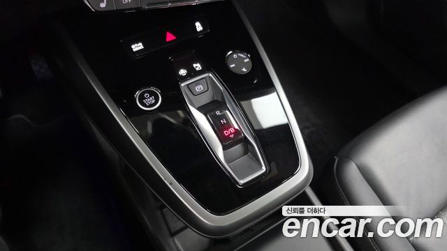 Audi Q4 e-tron 2023 — photo 12