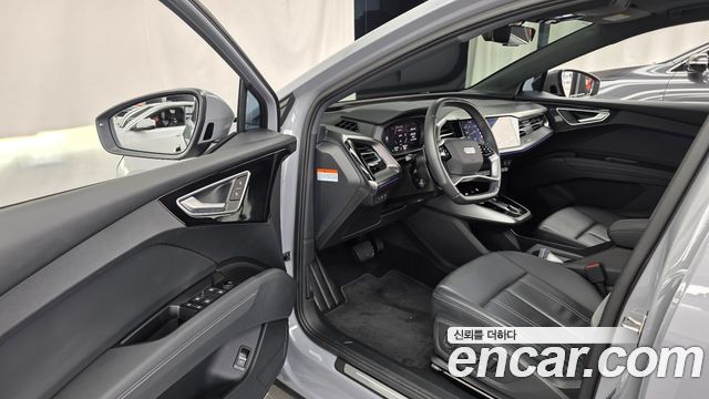 Audi Q4 e-tron 2023 — photo 13