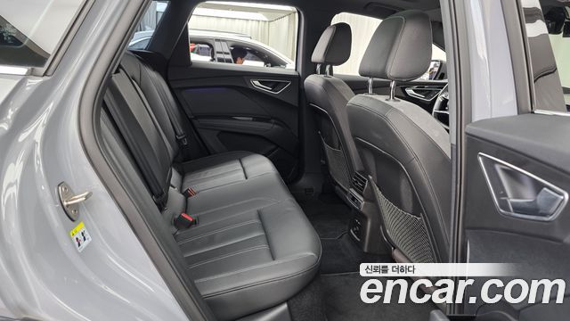 Audi Q4 e-tron 2023 — photo 17