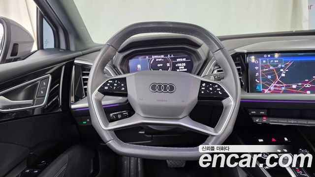 Audi Q4 e-tron 2023 — photo 18