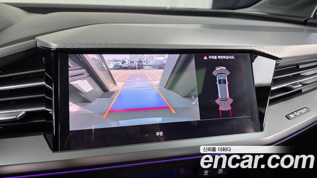 Audi Q4 e-tron 2023 — photo 20