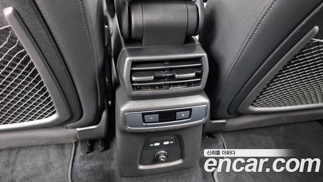 Audi Q4 e-tron 2023 — photo 24