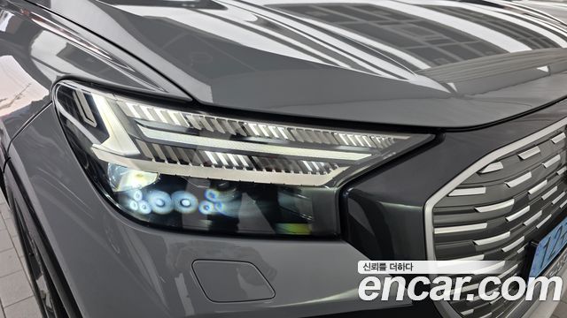 Audi Q4 e-tron 2023 — photo 8