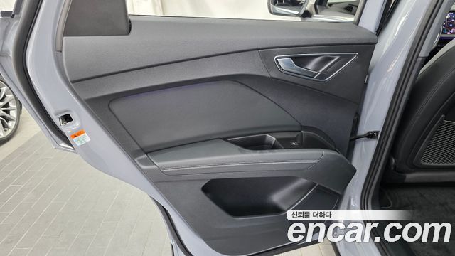 Audi Q4 e-tron 2023 — photo 15