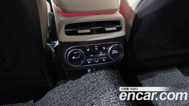 Genesis GV70 2023 — photo 25