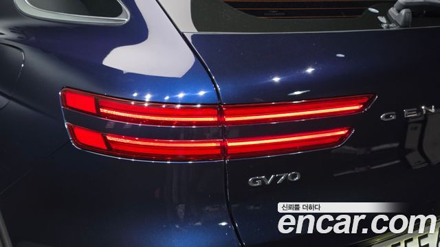 Genesis GV70 2023 — photo 9