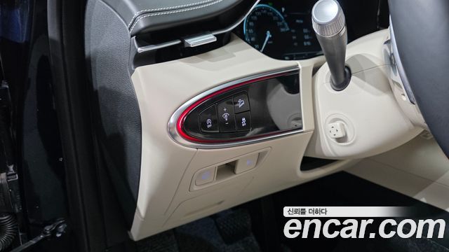 Genesis GV70 2023 — photo 28