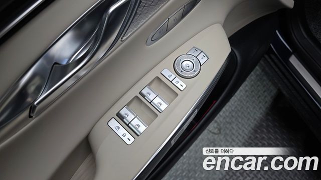 Genesis GV70 2023 — photo 30