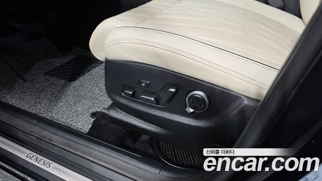 Genesis GV70 2023 — photo 34