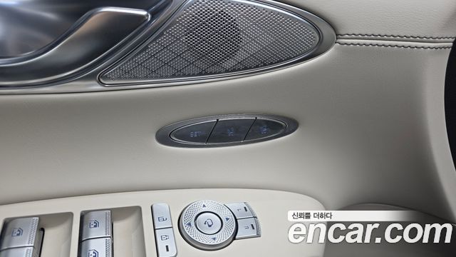 Genesis GV70 2023 — photo 36