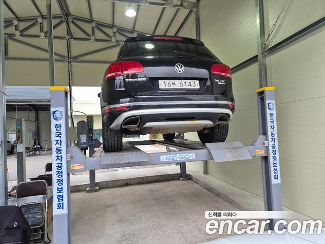 Volkswagen Touareg 2015 — photo 2