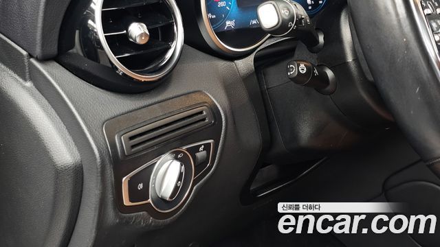 Mercedes-Benz GLC-Class 2022 — photo 28