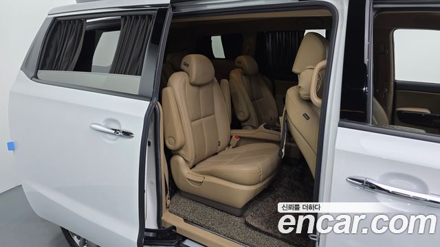 Kia Canival 2020 — photo 18