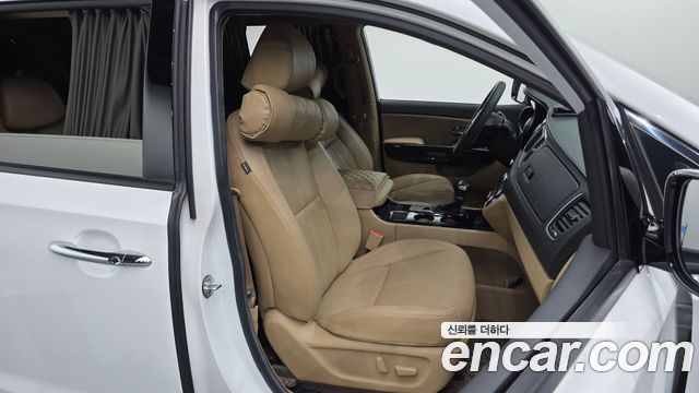 Kia Canival 2020 — photo 16