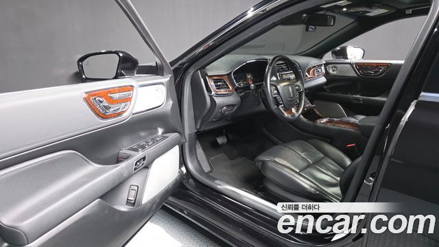 Lincoln Continental 2019 — photo 10