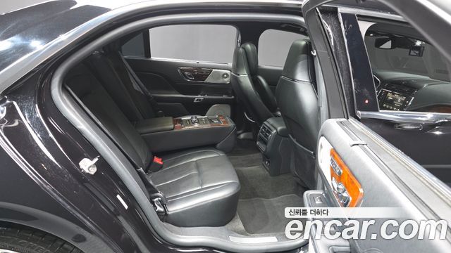 Lincoln Continental 2019 — photo 12