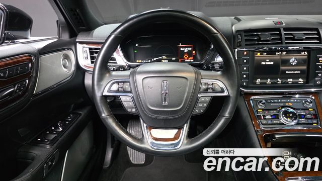 Lincoln Continental 2019 — photo 13